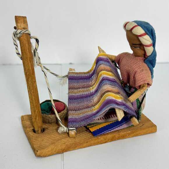 Vintage Folk Art Weaving Woman Guatemala Latin Figurine Souvenir Wood Yarn - Picture 3 of 8
